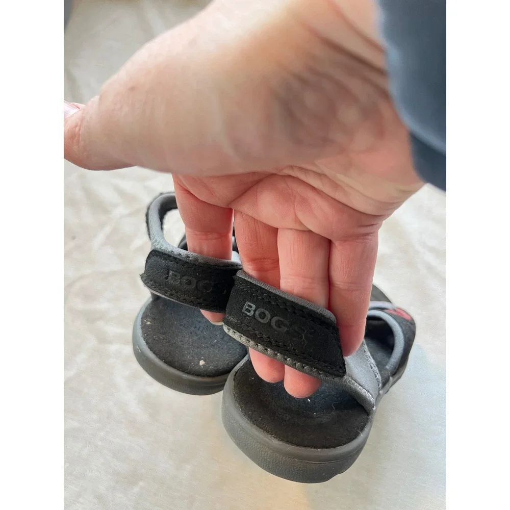 Bogs Kids Yukon Sandals Black Grey Red Adjustable Straps Size 10 US Water Hiking